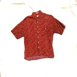 All over print relaxed shirt.